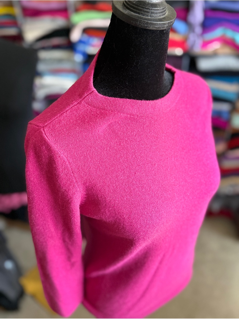 Classic Crewneck Women's Cashmere Sweater - Hot Pink